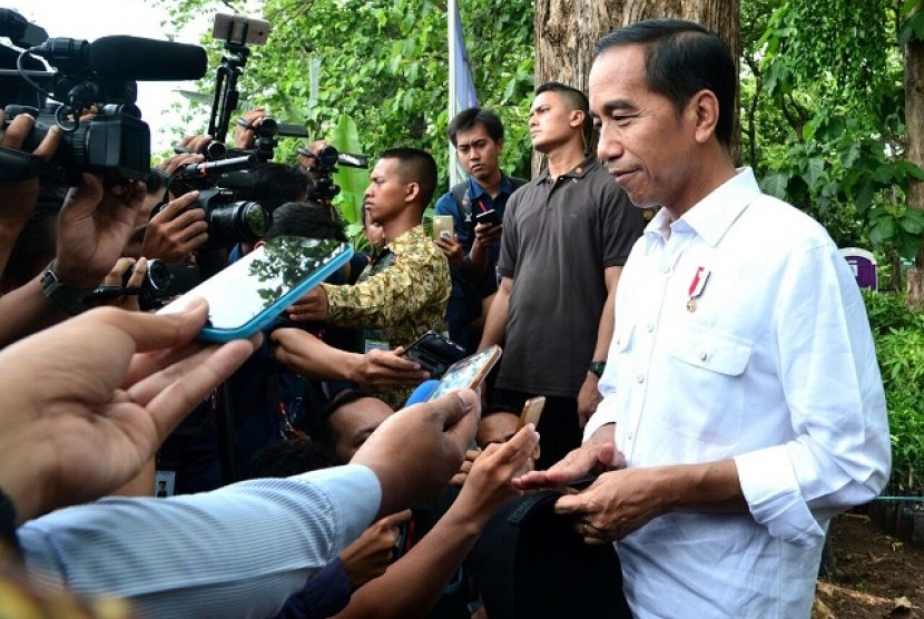 Presiden Jokowi di Desa Dungus, Madiun, Senin (6/11)