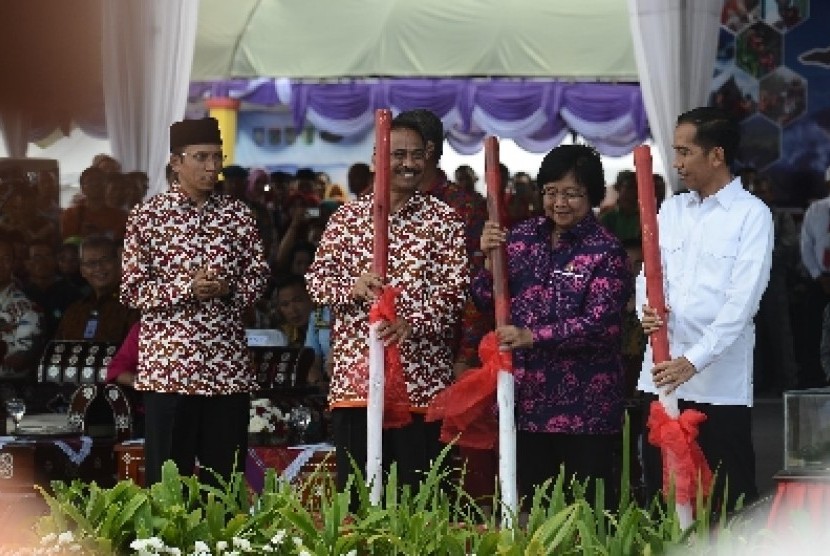 Presiden Jokowi (kanan).
