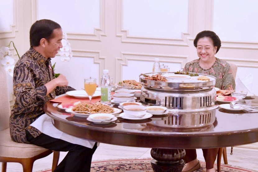  Presiden Jokowi bersama Ketua Umum PDIP Megawati Soekarnoputri.