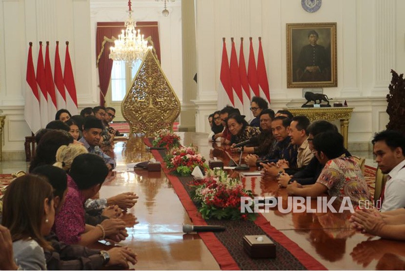 Presiden Jokowi melakukan pertemuan dengan sejumlah artis yang berkecimpung di dunia musik, Kamis (22/3). 