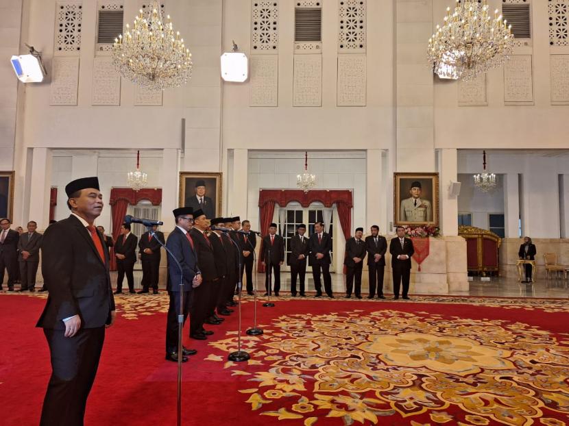 Presiden Jokowi melantik menteri dan wakil menteri baru, di Istana Negara, Senin (17/7/2023).