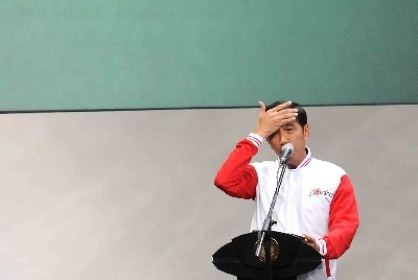 Presiden Jokowi memberikan sambutan saat acara Silaturahim Pers Nasional Audtorium TVRI, Jakarta, Senin (27/4) malam WIB.
