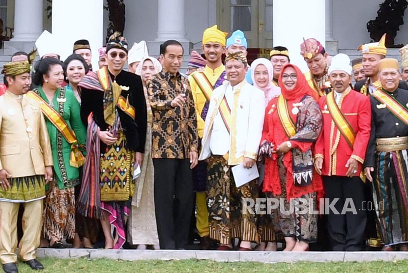 Presiden Jokowi menggelar pertemuan dengan raja dan sultan se-Indonesia di Istana Kepresidenan, Bogor, Kamis (4/1). 