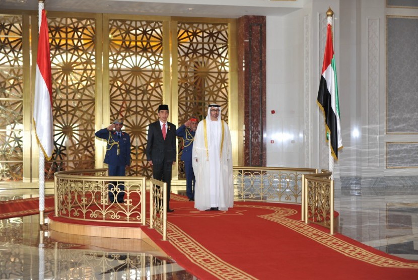 Presiden Jokowi mengikuti upacara penyambutan kenegaraan oleh Kerajaan UEA, di Abu Dhabi, UEA, beberapa waktu lalu.