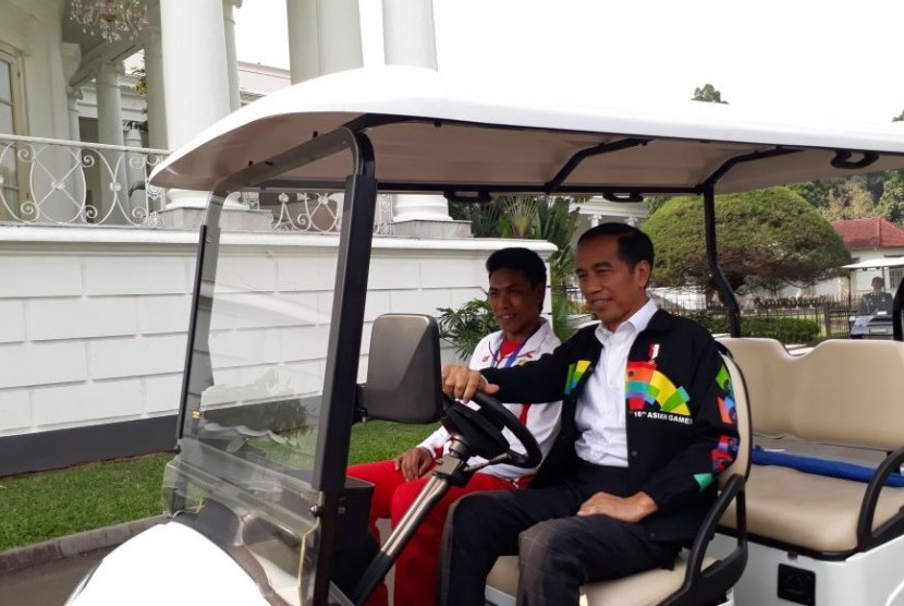 Presiden Jokowi mengundang Lalu Muhammad Zohri, sprinter juara dunia U20 di Istana Kepresidenan Bogor, Jawa Barat, Rabu (18/7). 