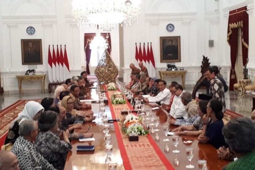 Presiden Jokowi mengundang tokoh nasional untuk membahas kondisi kebangsaan di Istana Merdeka, Kamis (26/9). 