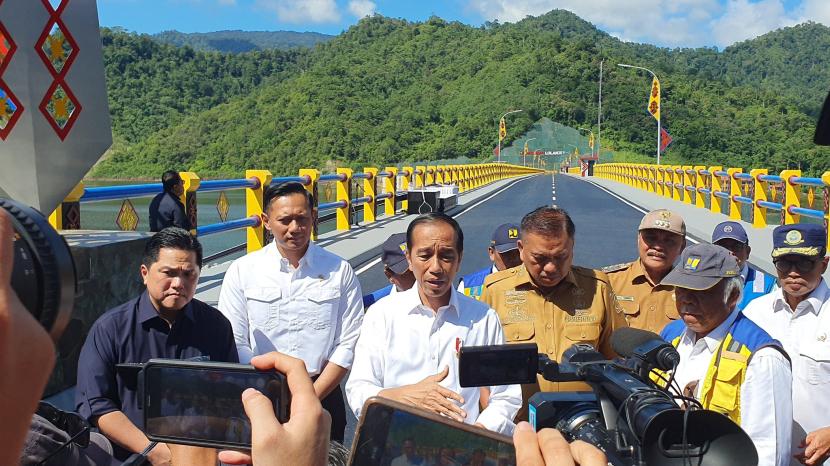 Presiden Jokowi meresmikan Bendungan Lolak di Bolaang Mongondow, Sulawesi Utara, Jumat (23/2/2024).