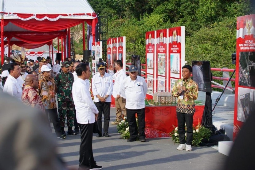 Presiden Jokowi meresmikan Papuan Youth Creative Hub di Jayapura. 