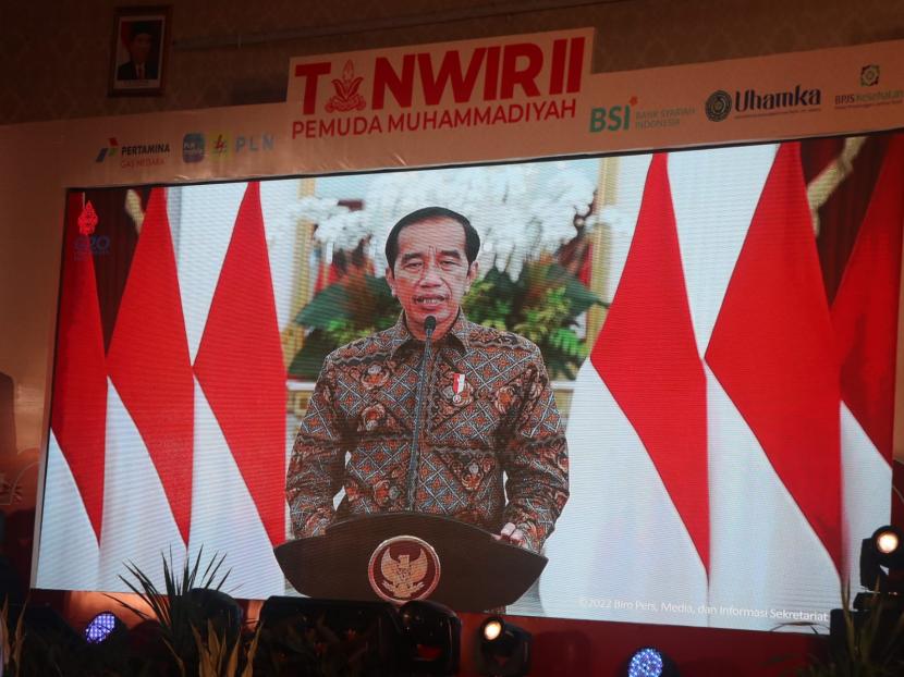 Presiden Joko Widodo (Jokowi) menerima kunjungan Ketua Umum Pimpinan Pusat Pemuda Muhammadiyah, Dzulfikar Ahmad Tawalla, beserta jajaran pengurus ke Istana Kepresidenan Jakarta, Senin (27/3/2023). (ilustrasi).