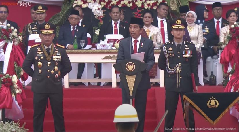 Presiden Jokowi saat berpidato di peringatan ke-77 Hari Bhayangkara di Gelora Bung Karno, Senayan, Jakarta Pusat, Sabtu (1/7/2023).