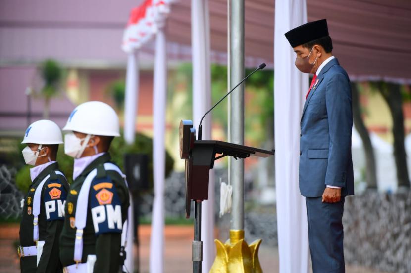 Presiden Jokowi saat memimpin upacara Hari Kesaktian Pancasila di Monumen Pancasila Sakti, Lubang Buaya, Jakarta Timur, Jumat (1/10).