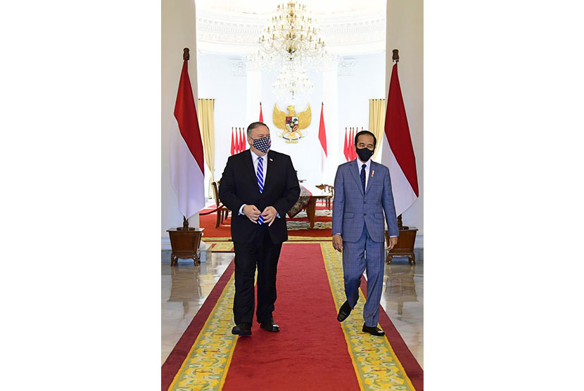 Presiden Jokowi saat menerima kunjungan Menlu AS Mike Pompeo di Istana Kepresidenan Bogor, Jawa Barat, Kamis (28/10). 