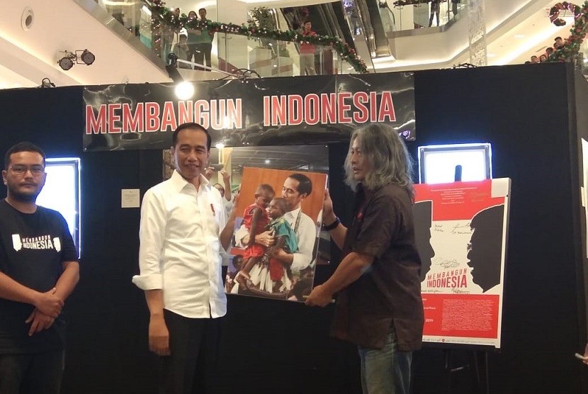 Presiden Jokowi saat menghadiri pameran foto 