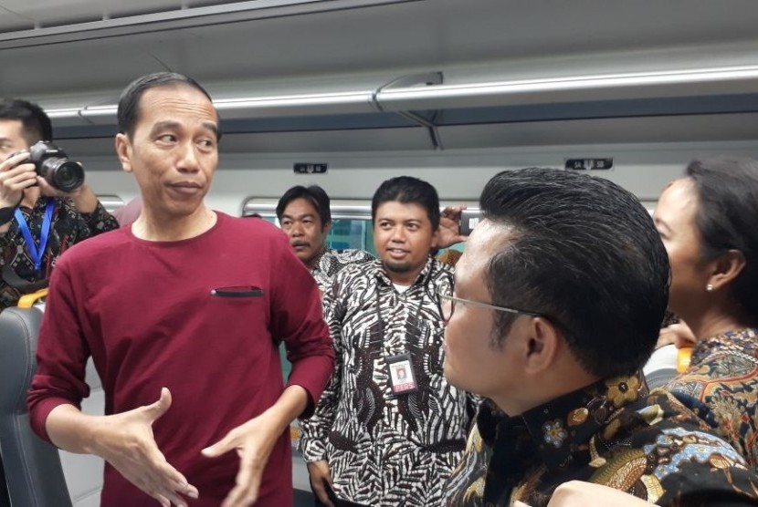  Presiden Jokowi saat meresmikan kereta Bandara Soetta, Senin (2/1).