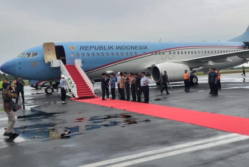 Presiden Jokowi tiba di Bandara Fatmawati Soekarno Bengkulu, Jumat (15/2) untuk membuka Tanwir Muhammadiyah ke-51.