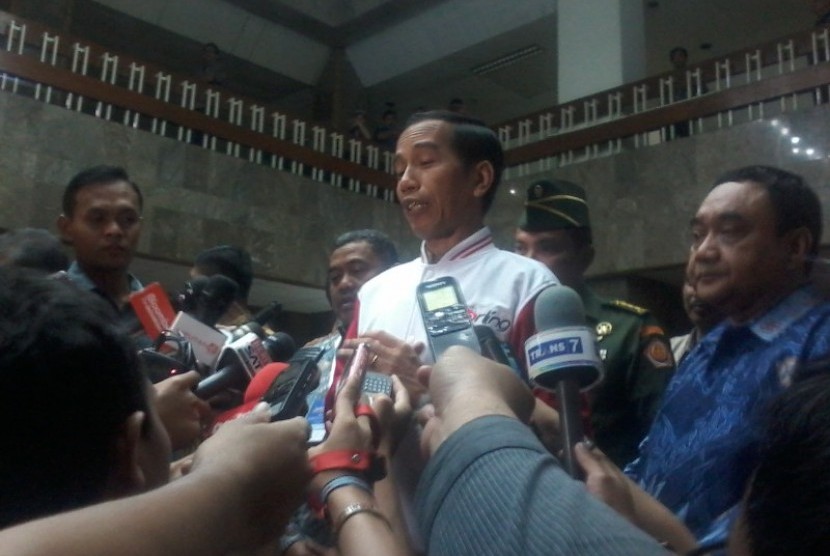 Presiden Jokowi usia acara Silaturahim Pers Nasional di gedung TVRI, Jakarta, Senin (27/4) malam.