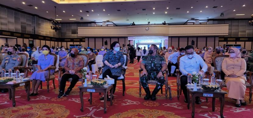 Presiden Ke-5 RI Prof. Dr. (HC) Megawati Soekarnoputri menjadi pembicara kunci pada kick off kolaborasi percepatan penurunan stunting