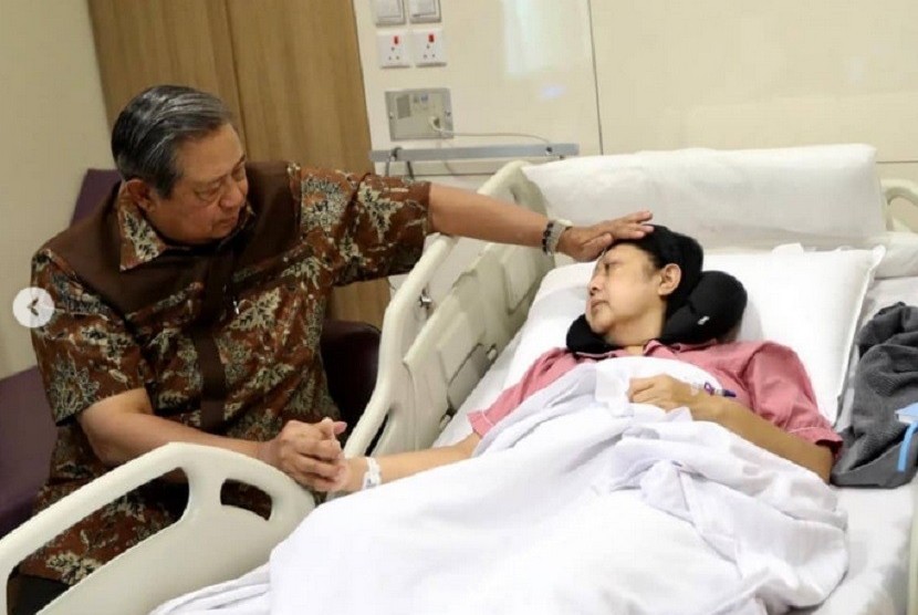 Presiden ke-6 RI, Susilo Bambang Yudhoyono mendampingi istrinya, Ani Yudhoyono. (Foto: Instagram)