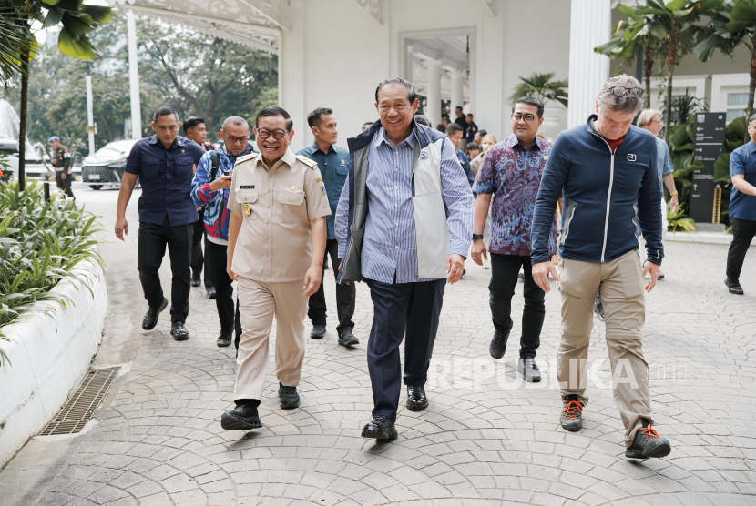 Presiden ke-6 RI Susilo Bambang Yudhoyono (SBY) bertemu Gubernur DKI Jakarta Pramono Anung Wibowo. 