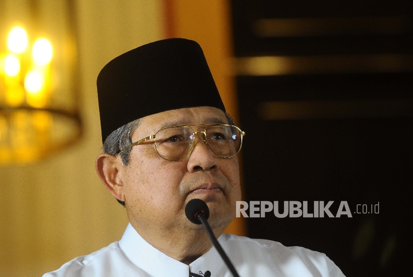 Presiden ke-6 RI Susilo bambang Yudhoyono (SBY) menggelar jumpa pers terkait tudingan Antasari Azhar di kediamannya, Kuningan, Jakarta, Selasa (14/2). 