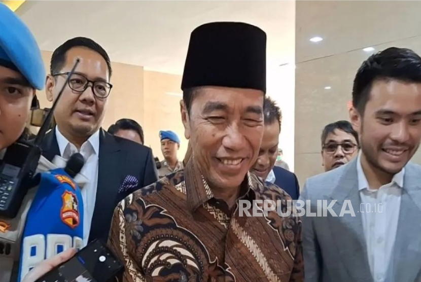 Presiden Ke-7 RI Joko Widodo (Jokowi) memenuhi undangan Bareskrim Polri pada Selasa (20/52025).