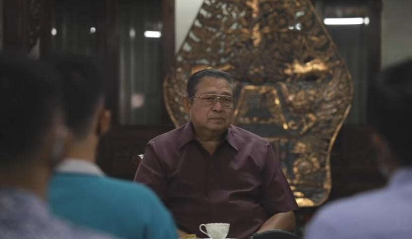 Presiden keenam RI, Susilo Bambang Yudhoyono (SBY) memberikan keterangan terkait isu demonstrasi UU Ciptaker, yang diunggah dalam akun Youtube-nya, Senin (12/10). SBY merespons soal tuduhan adanya penunggang demo. 