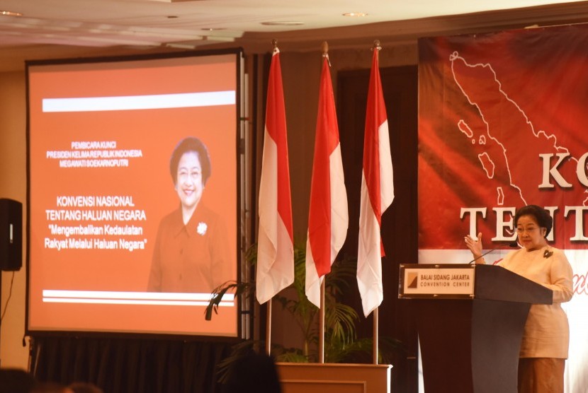 Presiden Kelima RI Megawati Soekarnoputri menjadi pembicara kunci dalam Konvensi Nasional Tentang Haluan Negara di Jakarta, Rabu (30/3).