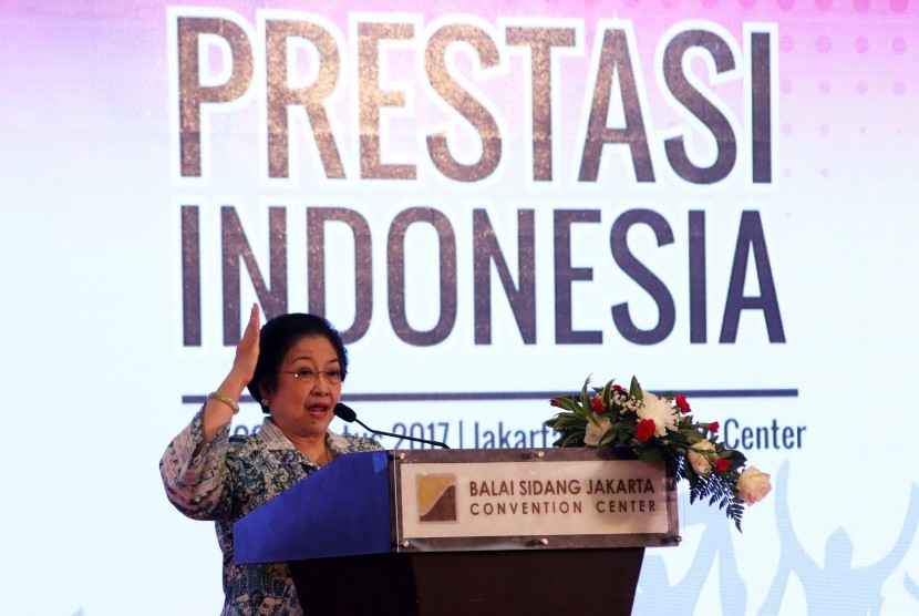 Presiden kelima RI Megawati Sukarnoputri memberikan sambutan saat pembukaan Festival Prestasi Indonesia di Jakarta, Senin (21/8).