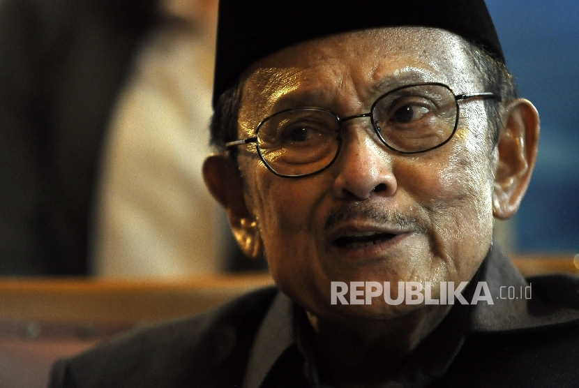  Presiden Ketiga Republik Indonesia Bacharuddin Jusuf Habibie.