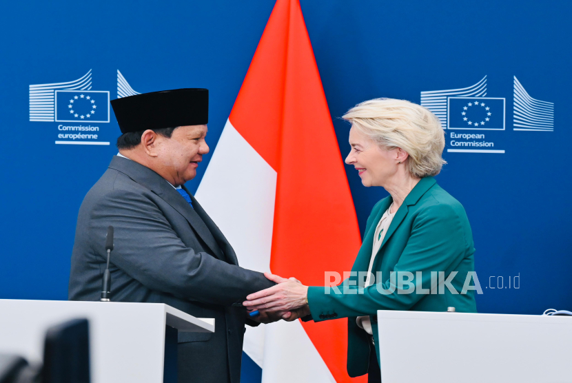 Presiden Komisi Eropa Ursula von der Leyen bersama Presiden RI Jenderal (Purn) Prabowo Subianto di Markas Uni Eropa, Gedung Berlaymont, Brussel, Belgia, Ahad (13/7/2025).