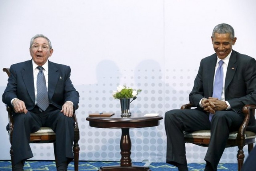 Presiden Kuba Raul Castro dan Presiden AS Barack Obama