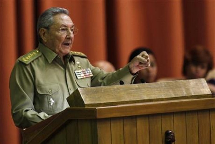 Presiden Kuba Raul Castro menyampaikan rasa marahnya kepada rakyat yang berperilaku buruk di hadapan parlemen