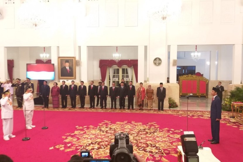 Presiden lantik Gubernur-Wagub Maluku Utara di Istana Negara, Jumat (10/5). 