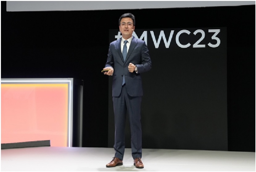 Presiden Lini Produk Jaringan Cloud Core Huawei, Richard Liu mengumumkan peluncuran solusi Kontainer (cloud container engine) Mesin Ganda pertama di dunia