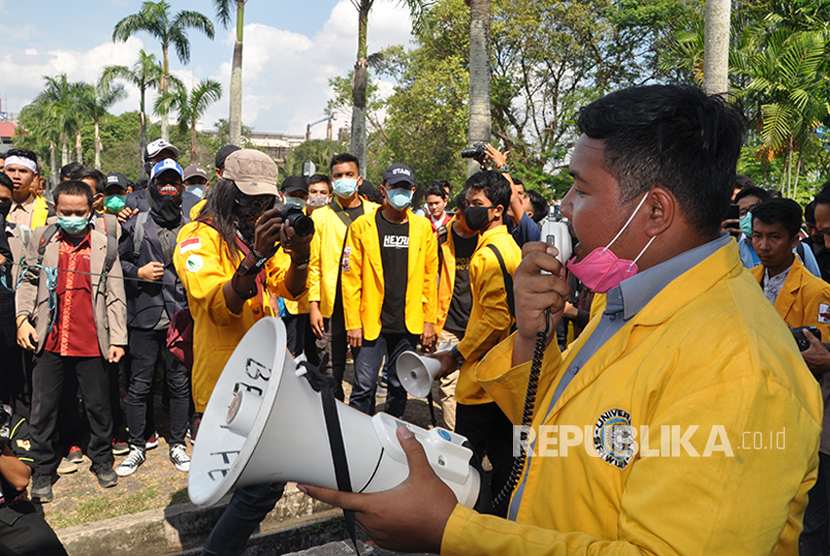 Mahasiswa Unsri Unjuk Rasa Adukan Ukt Dan Kekerasan Aparat Republika