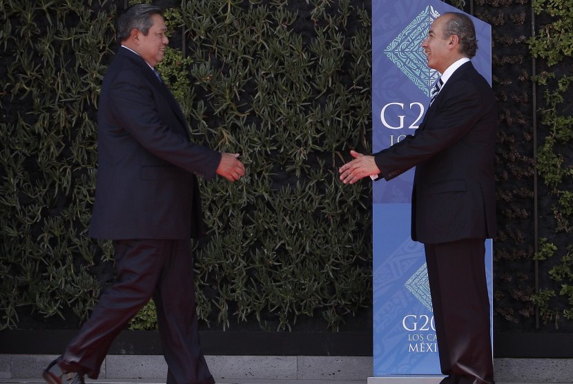 Presiden Meksiko Felipe Calderon (kanan) menyambut Presiden Susilo Bambang Yudhoyono