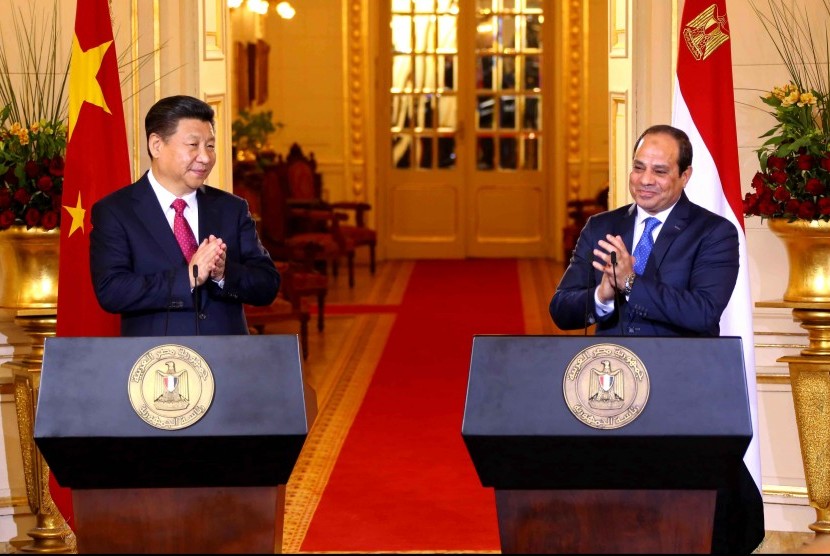 Presiden Mesir Abdel-Fattah el-Sisi (kanan) dan Presiden China Xi Jinping.