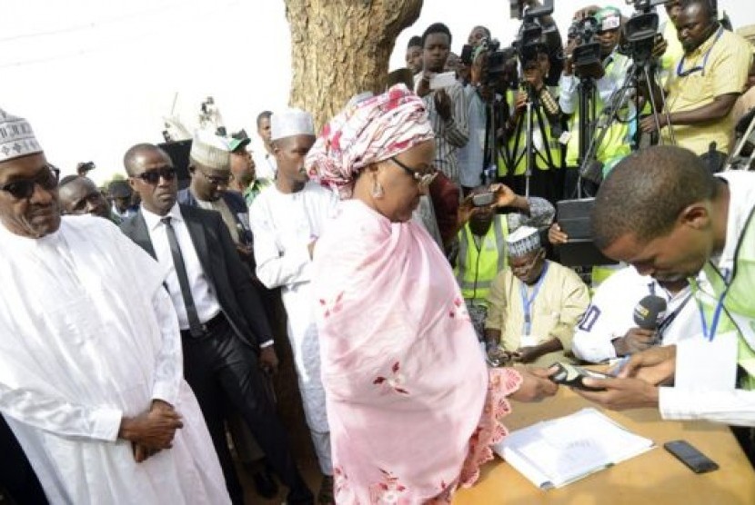 Presiden Nigeria Muhammad Buhari dan istrinya Aisha