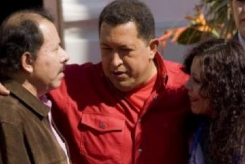 Presiden Nikaragua, Daniel Ortega (kiri) bersama istri, Rosario Murillo (kanan).
