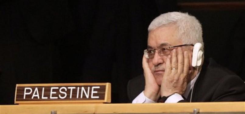 Presiden Otoritas Palestina Mahmoud Abbas mendengarkan pidato Presiden AS Barack Obama tentang Palestina.