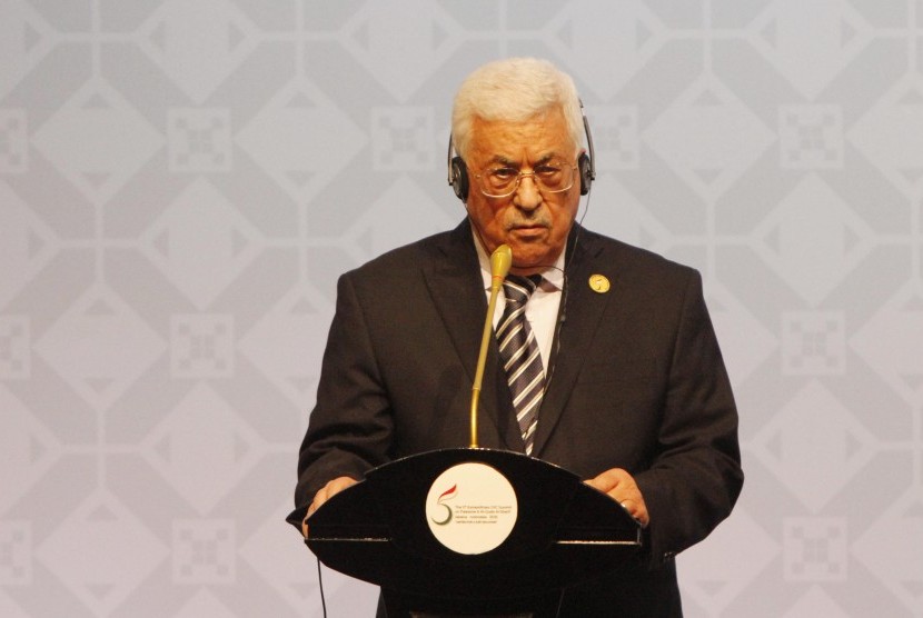 Presiden Palestina Mahmoud Abbas memberikan keterangan pers setelah ditutupnya KTT Luar Biasa ke-5 OKI di di JCC, Senayan, Jakarta, Senin (7/3). 