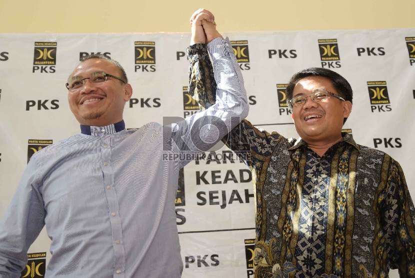Presiden Partai Keadilan Sejahtera (PKS) Muhammad Sohibul Iman (kanan) bersama Sekjen PKS Taufik Ridho (kiri). 