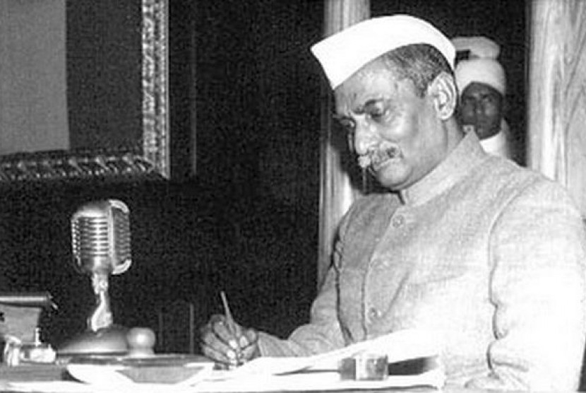 Presiden pertama India Rajendra Prasad.