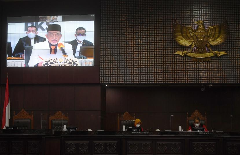 Presiden PKS Ahmad Syaikhu (kiri) hadir secara daring saat sidang perdana permohonan judicial review presidential threshold di Mahkamah Konstitusi, Jakarta, Selasa (26/7/2022). Sidang perdana atas permohonan yang diajukan Partai Keadilan Sejahtera (PKS) itu beragenda pemeriksaan pendahuluan atas permohonan uji materi. 