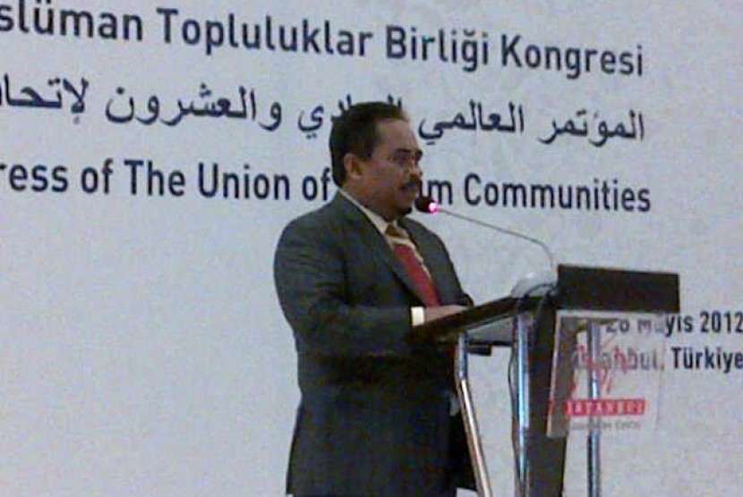 Presiden PKS Luthfi Hasan Ishaaq saat menyampaikan Pidatonya dalam Konferensi Internasional bertema Islamic Unity dan New World, yang diselenggarakan ESAM Turki