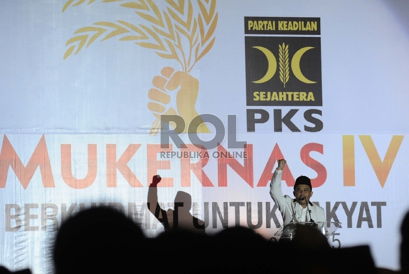 Presiden PKS Sohibul Iman memberikan pidato politik saat Mukernas IV PKS di Depok, Jakarta, Selasa (3/11).  