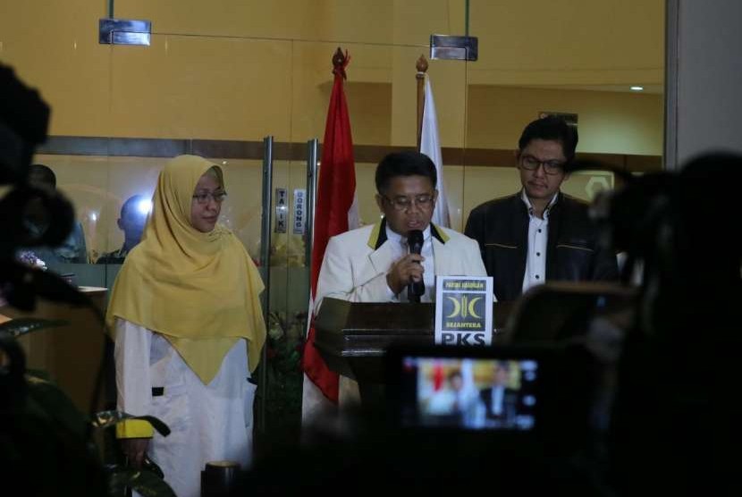 Presiden PKS Sohibul Iman menyampaikan keterangan pers usai menggelar sidang majelis syuro istimewa di kantor DPP PKS,  Jakarta, Selasa (7/8). 