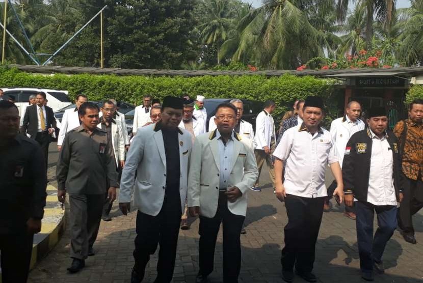 Presiden PKS Sohibul Iman, Wakil Ketua Dewan Majelis Syuro PKS Hidayat Nur Wahid, dan sejumlah petinggi PKS menghadiri Konsolidasi Nasional PKS di Hotel Bumi Wiyata Depok, Ahad (14/10).