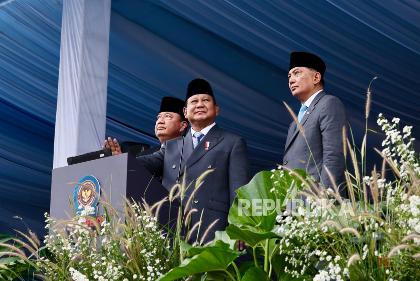 Presiden Prabowo didampingi Menkopolkam Budi Gunawan dan Menhan Sjafrie Sjamsoeddin.