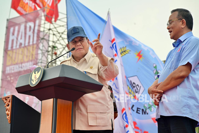 Presiden Prabowo Subianto berpidato di peringatan Hari Buruh Internasional (May Day Fiesta) 2025 di Lapangan Silang Monas, Jakarta Pusat, Kamis (1/5/2025).